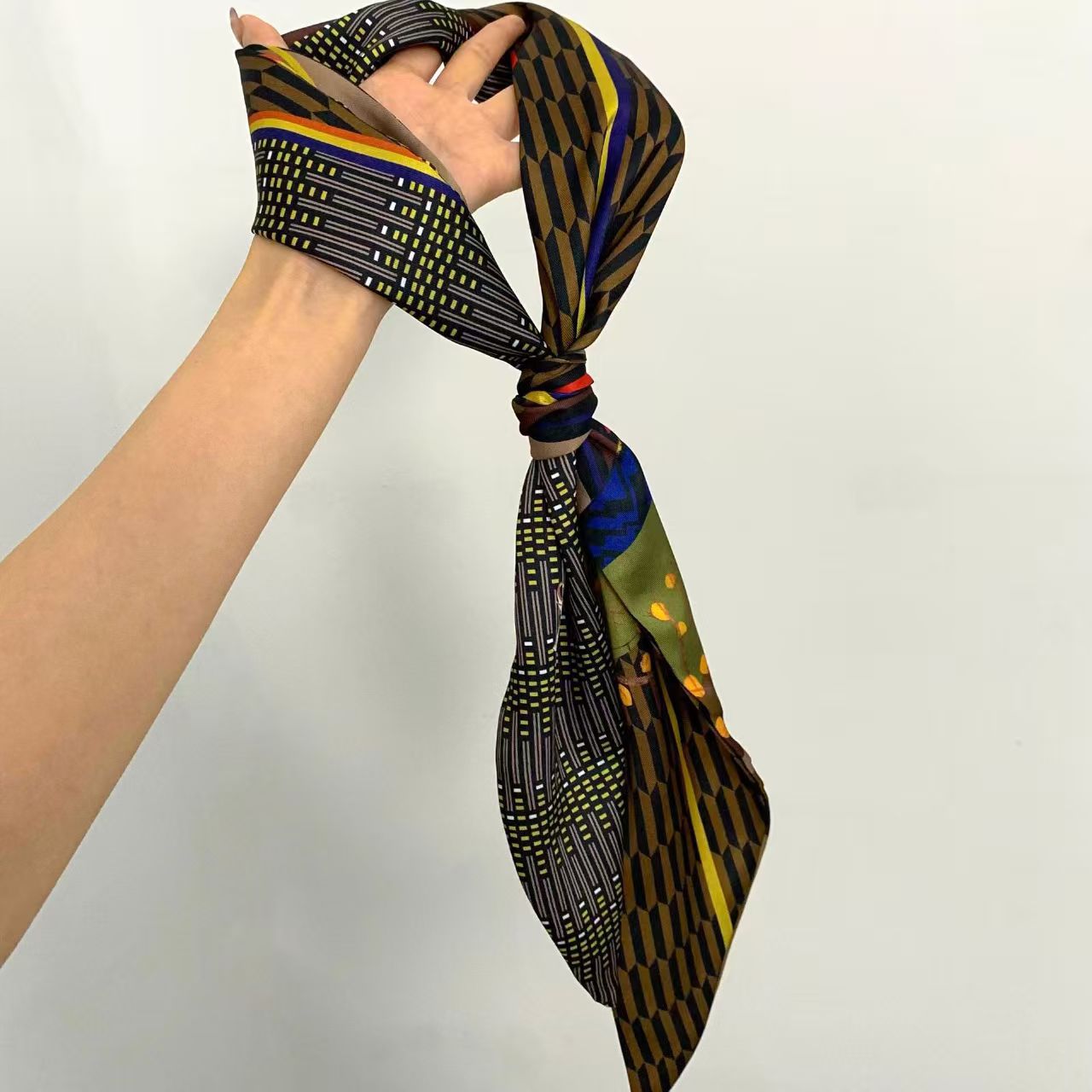 Роскошный шелковый шарф с прин – обзор и цена Face Scarf Mask